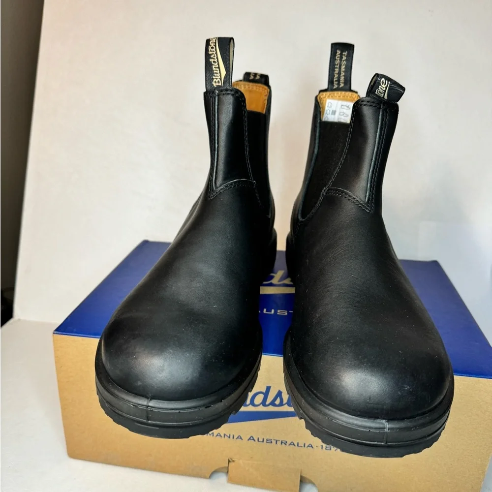 Blundstone Gender Inclusive Black Chelsea Boot casual classic work comfy outdoor